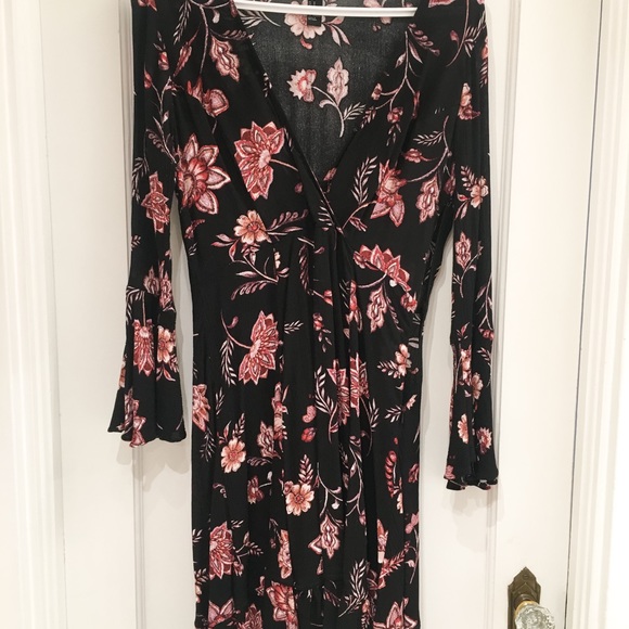 Floral Bell Sleeve Forever 21 Mini dress - Picture 2 of 4